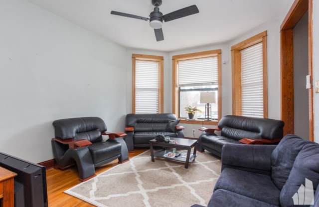 1538 Wrightwood Gallery 3