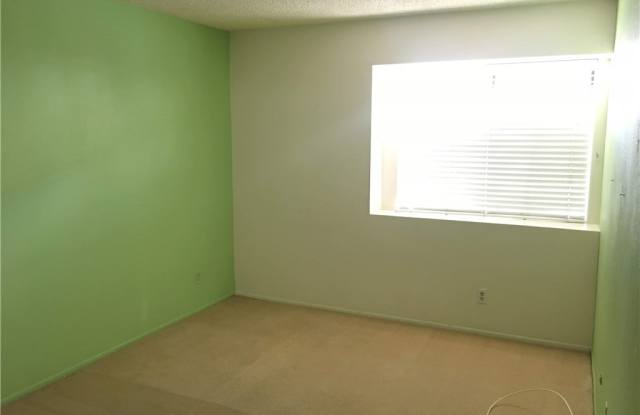 18436 Lemarsh Street Gallery 3