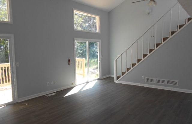 2425 Falls River Dr Gallery 3