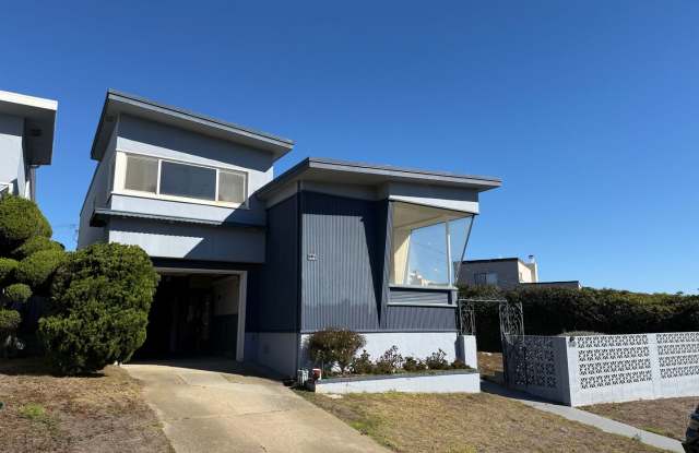 Spacious Westlake Home Gallery 1