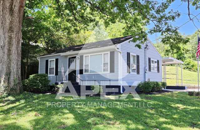 Craftsman Style 2 Bd 1- Ba Single Family Home with Bonus Rm and carport in North Knox! photos photos