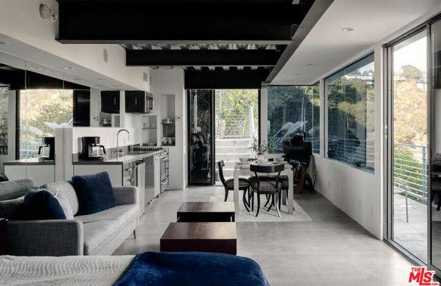 1646 Blue Jay Way Gallery 2