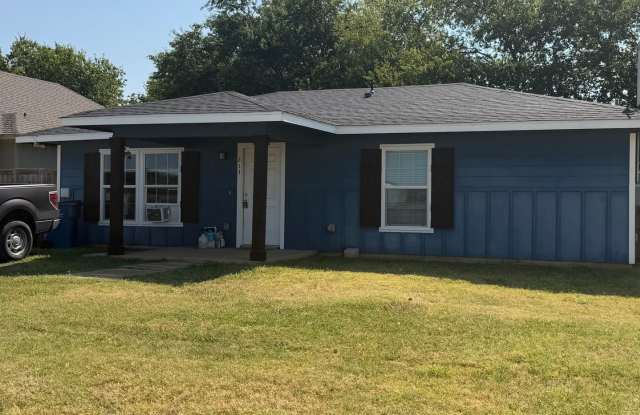 Charming 2 Bedroom 1 bath house located in Sanger! photos photos