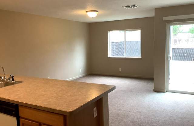 3-Bedroom 1 1/2 bathroom duplex in Lowell Gallery 4