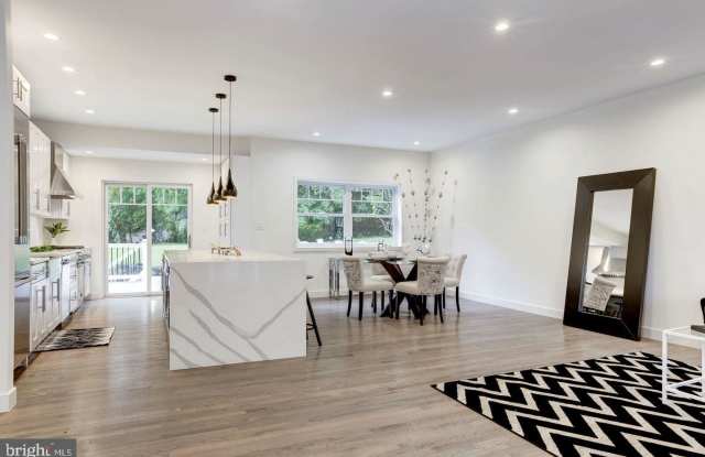 8508 EWING DRIVE Gallery 4