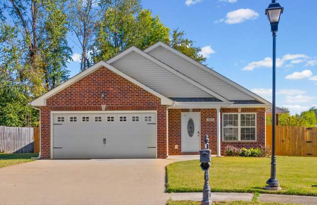 Pet Friendly Three Bedroom! Gallery 1