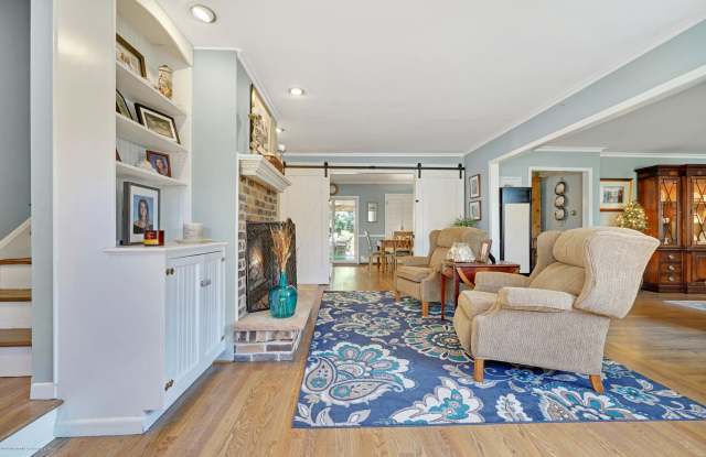 2404 Beech Street Gallery 3