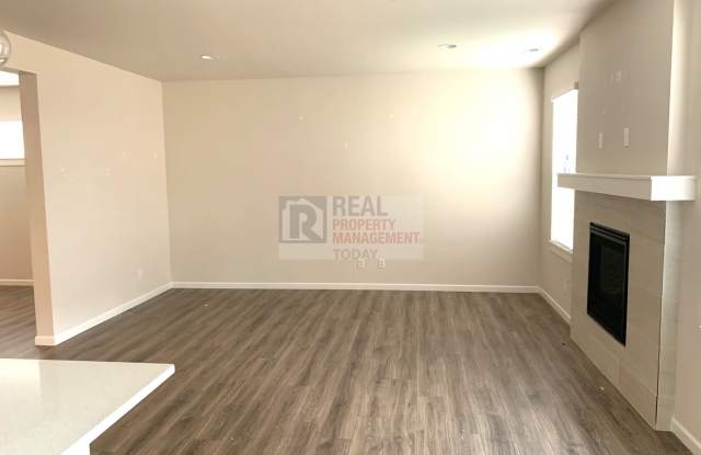 1115 32nd St North West Gallery 3