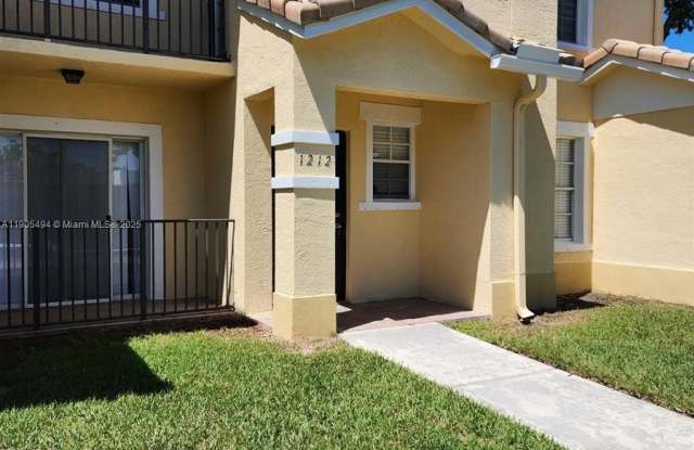 1212 Belmont Ln photos photos