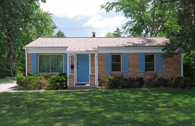 1052 N Maple Road photos photos