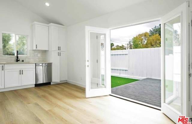 17456 Hatteras Gallery 4