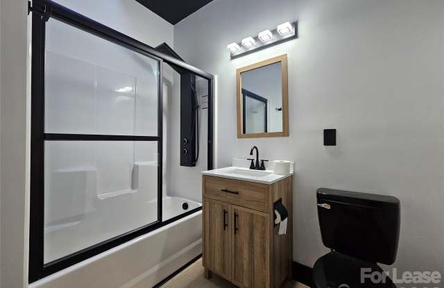 1002 Crawford Road Gallery 4