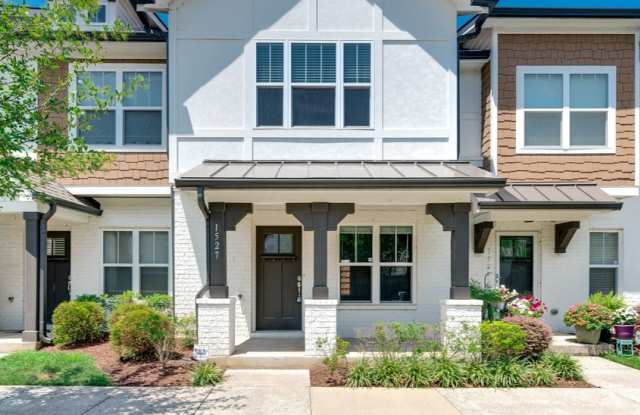 Beautiful 2BE/2.5BA townhouse located in the very desirable Nations! photos photos