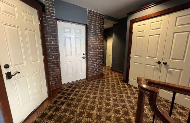 9 River Street Gallery 1