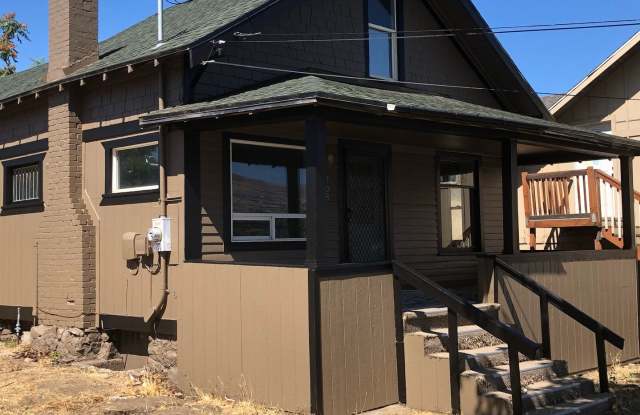 Charming 3 Bed 1 Bath in Wenatchee. photos photos
