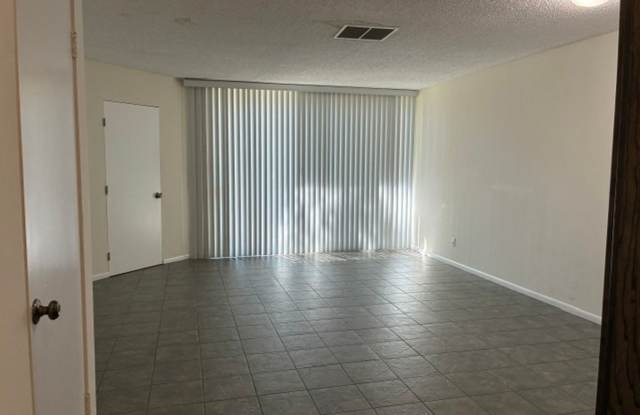 2BD 1BTH CONDO W/ 2 PARKING SPACES IN LAKEWOOD Gallery 1