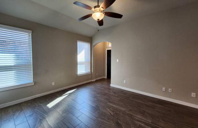 3/2/2 in Creekside Crossing / No Carpet / Covered Patio / Fenced in Backyard / CISD Gallery 4