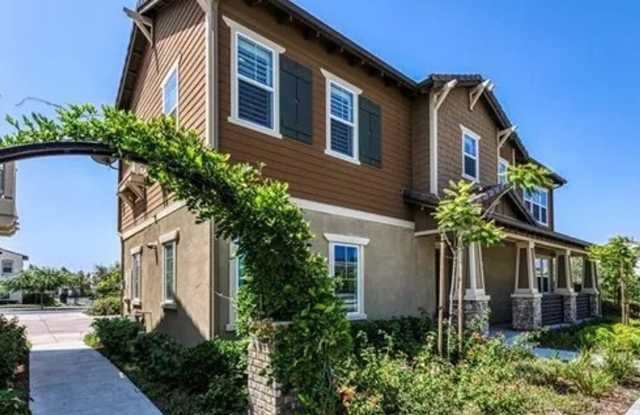 Beautiful Springville Community Home with Solar  Designer Finishes - 192 Townsite Promenade, Camarillo, CA 93010