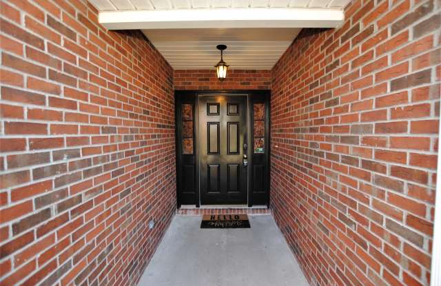 1094 Maple Ln Gallery 2