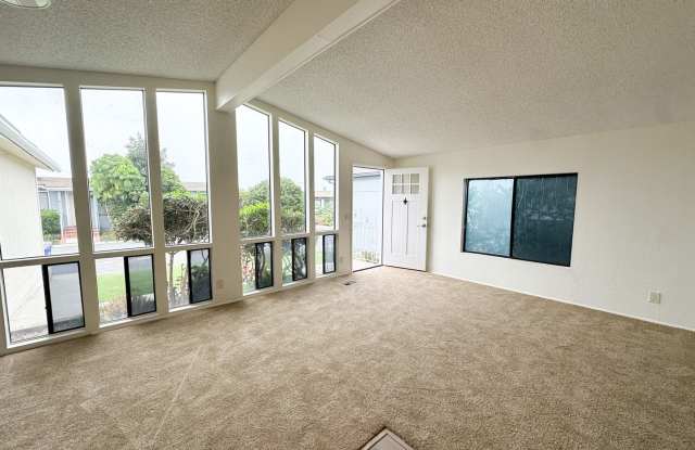 Single-level home in 55+ community of Vista Del Mar! Gallery 3