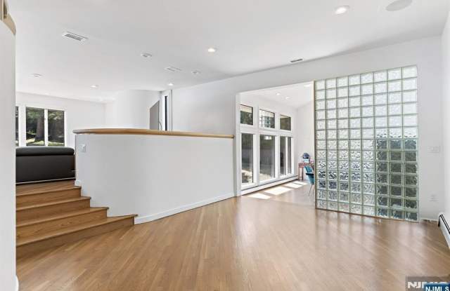 1 Hemlock Drive Gallery 3