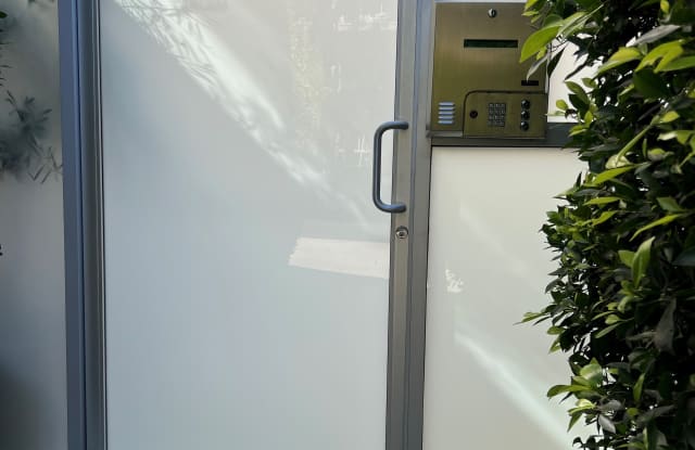 1418 North Poinsettia Place Gallery 4