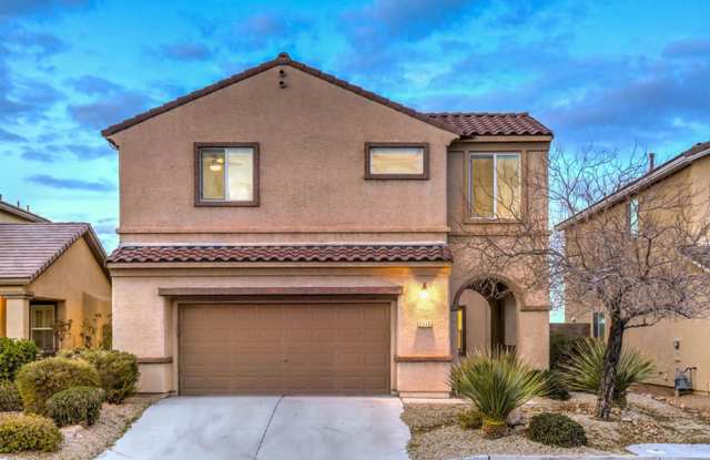 Two-Story Home in Anthem Highlands with Strip Views & Putting Green Gallery 1