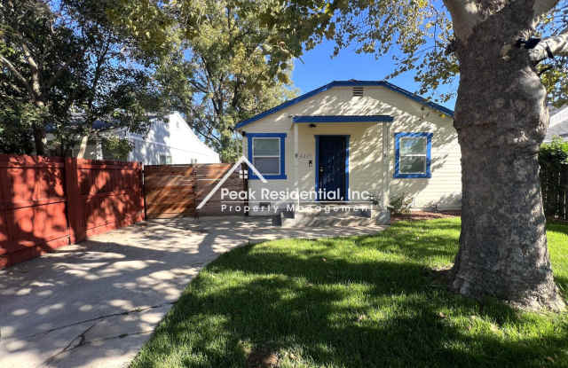 Nicely Updated 2bd/1ba House With Large Yard! - 4209 East Nichols Avenue, Fruitridge Pocket, CA 95820