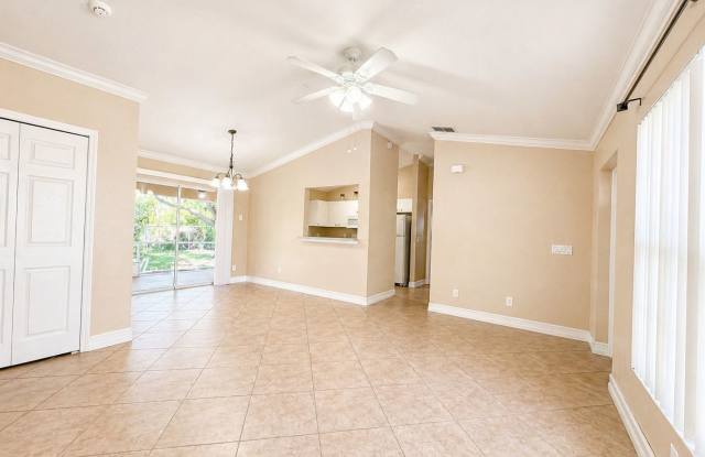 Welcome to Your New Home! Bright & Airy 3 Bed / 2 Bath with Garage & Fenced Yard photos photos