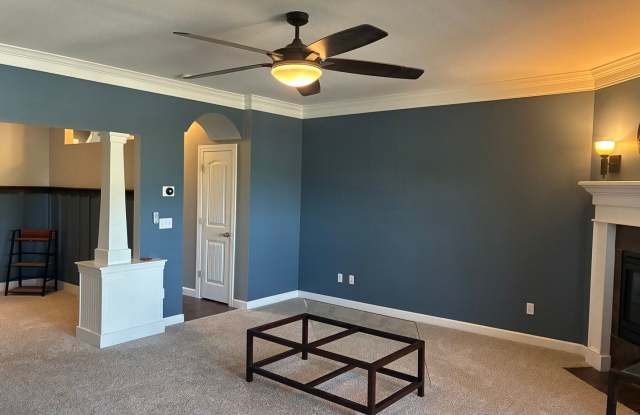 Large 2 Bed 2.5 Bath Townhome With Bonus Loft! Gallery 3
