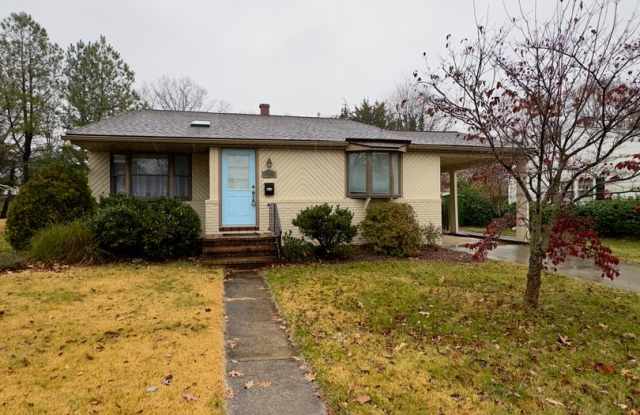 Charming Split-Level Interior 3 Bedroom/2 Bathroom Detached Home in Lutherville Timonium, MD! photos photos