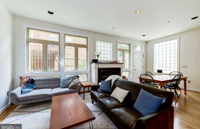 2363 CHAMPLAIN Street NW unit: 8 photos photos