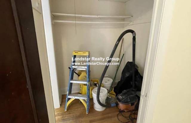 3304 Schubert Gallery 3