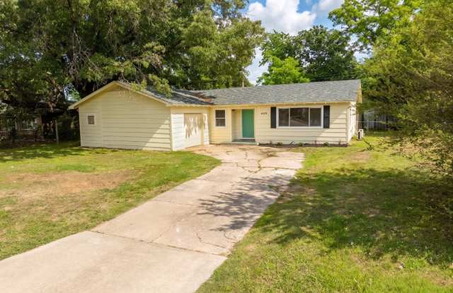 FREE MONTH RENT! Freshly Updated 3 Bedroom House Gallery 1