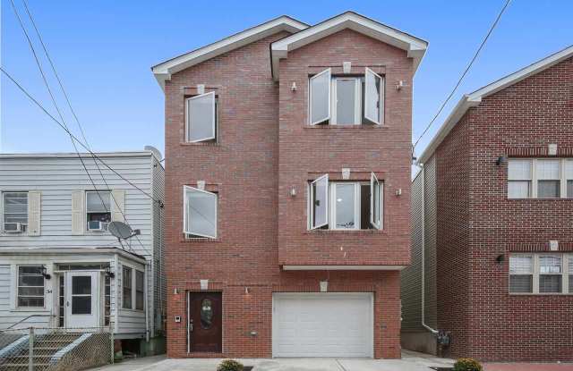 32 VAN WAGENEN AVE - 32 Van Wagenen Avenue, Jersey City, NJ 07306