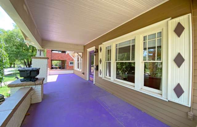 Charming 3 Bedroom Bungalow Style Home Located In Historic Mesta Park! Gallery 3