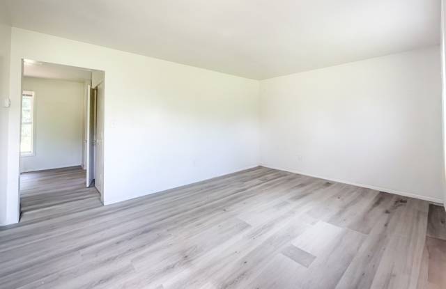249 Doggett Ln Gallery 3