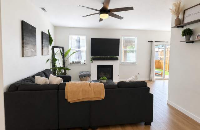 Beautiful 3-Bedroom Home with RV Parking in West Pasco Gallery 4