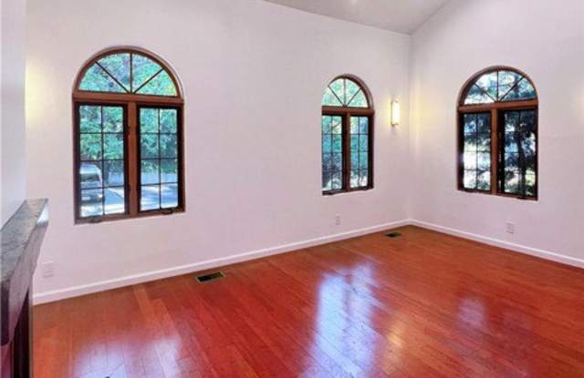 8570 Wonderland Avenue photos photos