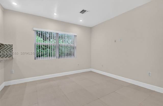 12800 NE 11th Ave Gallery 2