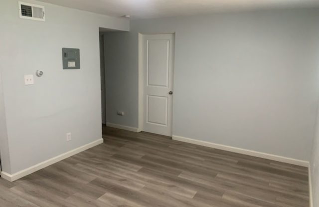 Beautifully Renovated 2 bedroom in Aurora- Near Stanley Marketplace!  **Special** Gallery 4