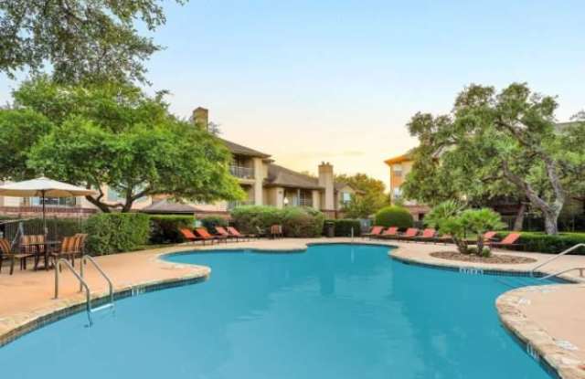 17667 Henderson Pass Gallery 4