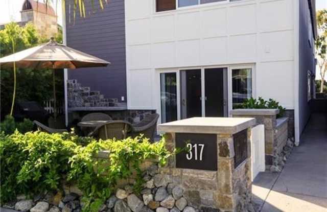 317 Heliotrope Avenue - 317 Heliotrope Ave, Newport Beach, CA 92625