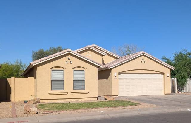 4226 N 92nd Lane photos photos