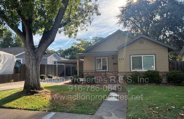 Action Properties R.E.S. Inc. Offering Central Roseville 3 Bedroom 2 Bathroom, New Paint, Gardner, Pest Control photos photos