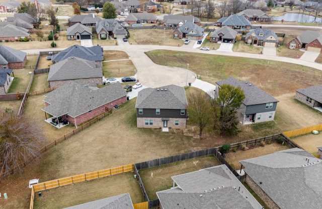 Better than new! Including blinds, gutters, tankless water heater, door camera, and the largest lot in the neighborhood! - 4327 West Village Park Drive, Skiatook, OK 74070