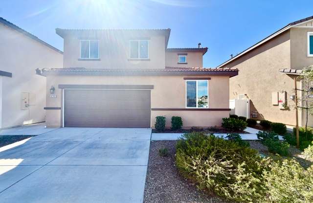 Modern 4 Bedroom 3 Bathroom Home with Solar! Gallery 1
