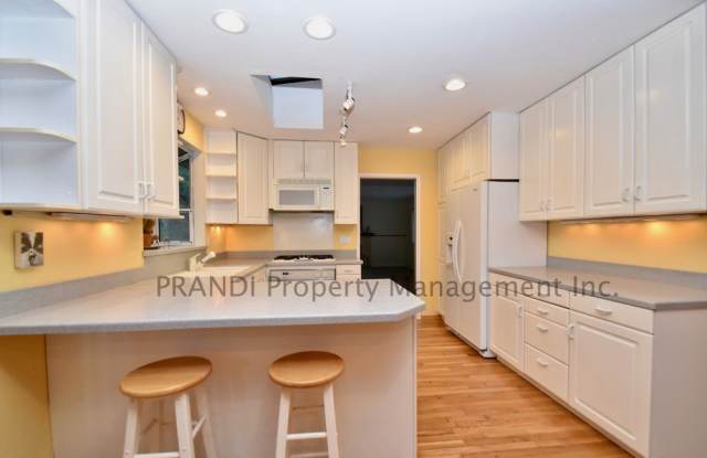 725 Birchwood Ct Gallery 3