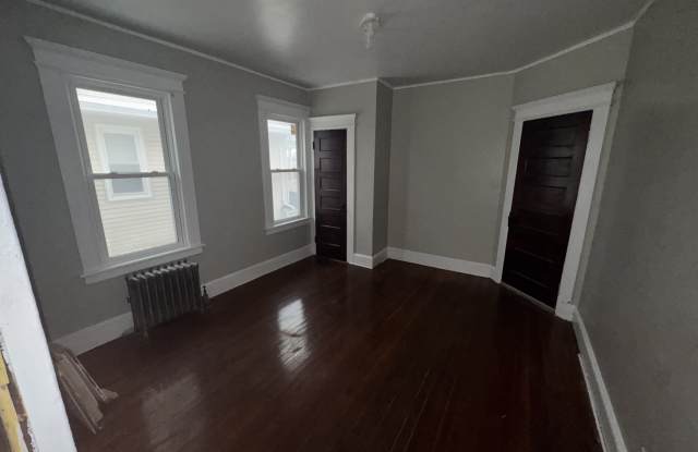 882-884 Howard Ave photos photos