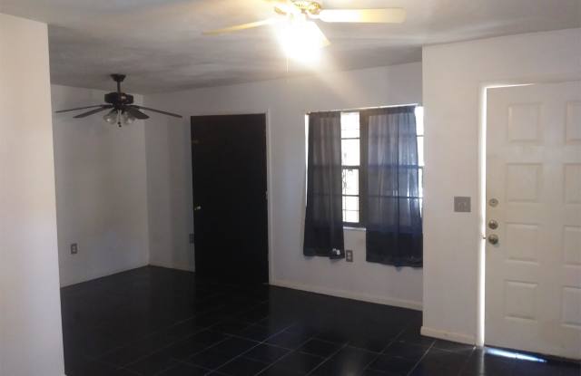 1723 SW 68 Terrace Gallery 3